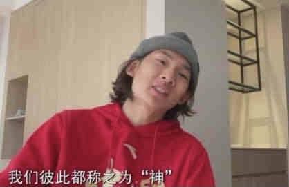 第34分钟，霍伊伦禁区内回敲，拉什福德劲射被马丁内斯扑出。